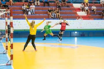 El Rocasa cumple con su condición de favorito y se impone al VZV Juro Urinek por 26-21 (Foto TA)